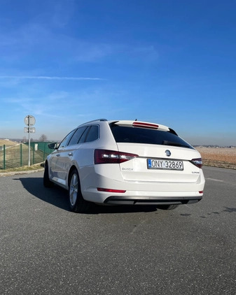 Skoda Superb cena 83000 przebieg: 142500, rok produkcji 2018 z Nysa małe 436